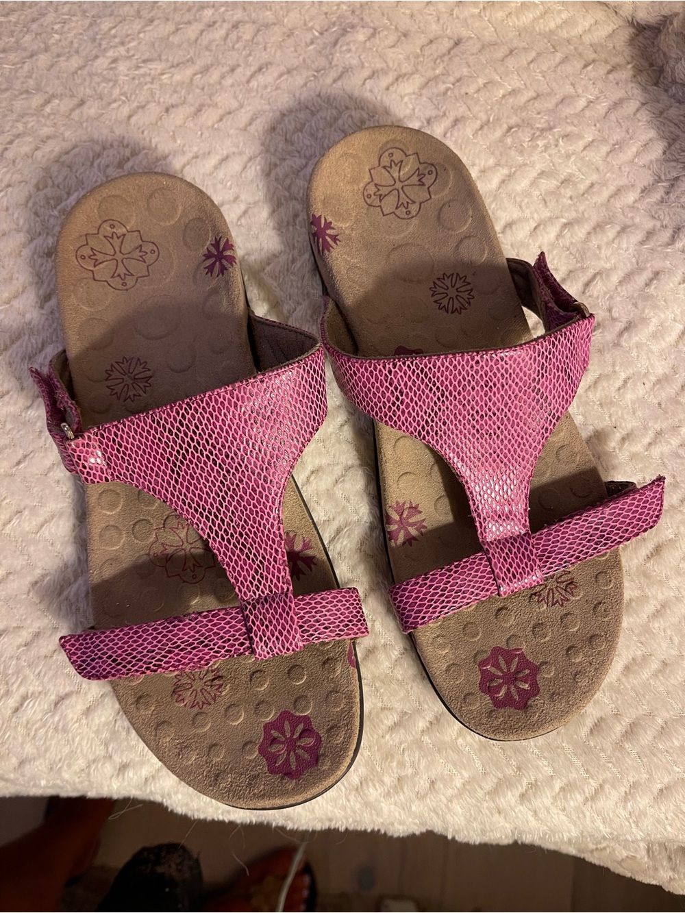 Vionic/orthaheel Women’s Pink/Purple Slip-On Sandals size 8